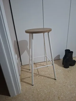 Taburete, Medidas: 60 cm alto, 28 diametro