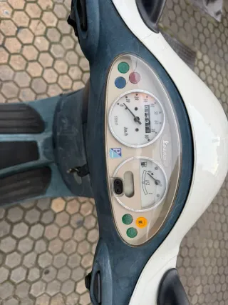 Piaggio Vespa ET4 50cc Scooter Automática