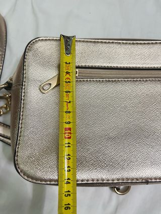 Bolso dorado de hombro