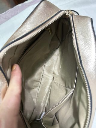 Bolso dorado de hombro