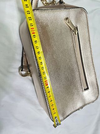 Bolso dorado de hombro