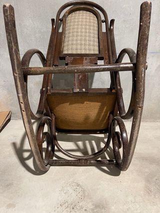 Balancín antiguo de madera y tela