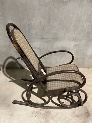 Balancín antiguo de madera y tela