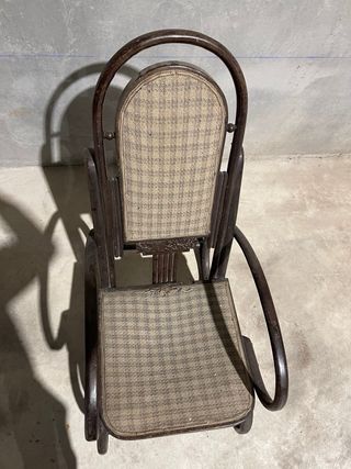 Balancín antiguo de madera y tela