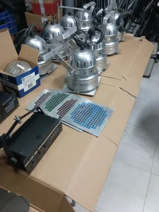 6 Focos Par 56 300W + 2 dimer