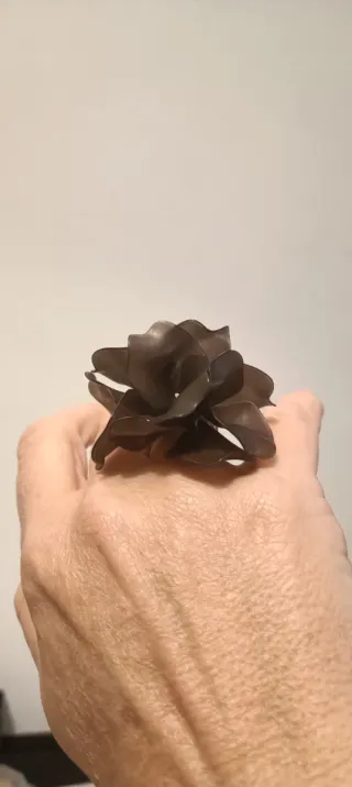 Anillo Flor Negra y Dorada Ajustable