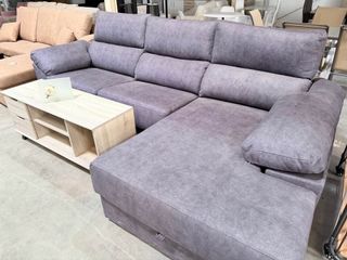 Sofá chaiselongue gris con arcón