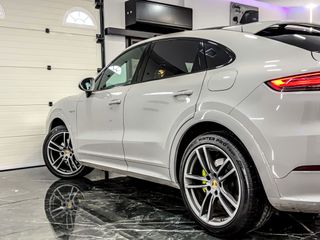 PORSCHE CAYENNE  COUPE EHYBRID SPORTDESIGN CRAYON