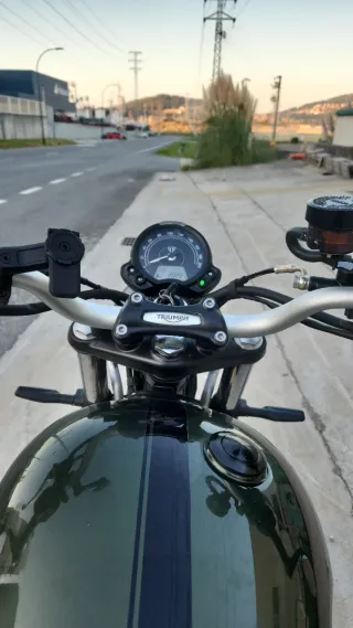 Triumph Scrambler 900cc Manual