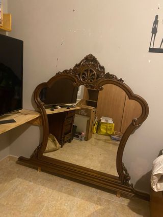 Espejo de madera tallada