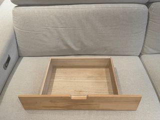 Tocador de madera con espejo ovalado