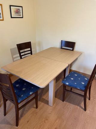 Mesa comedor extensible con 4 sillas