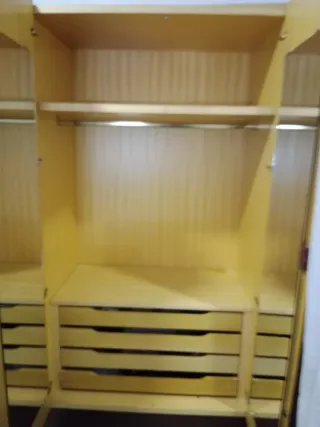 Armario antiguo madera 4 puertas.