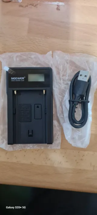 Cargador Dual USB Neewer NW-USBF550