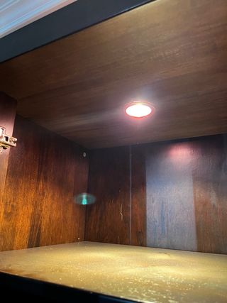 Mueble de roble con cristalera