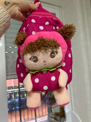Mochila de peluche de fresa