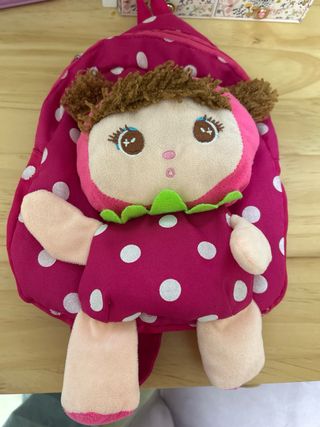 Mochila de peluche de fresa