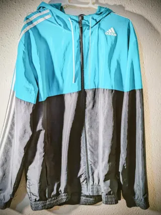 Chaqueta Adidas con capucha