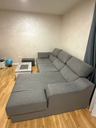 Sofá mui bien estado con El taburete