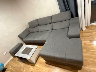 Sofá mui bien estado con El taburete