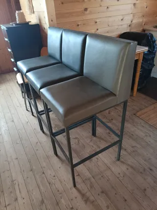 Lote de 7 taburetes altos (PRECIO UNIDAD )