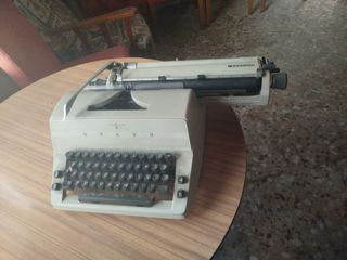 Máquina de escribir antigua
