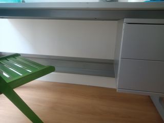 Mesa de escritorio moderna