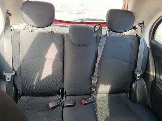 Nissan Micra 12/2011 automático