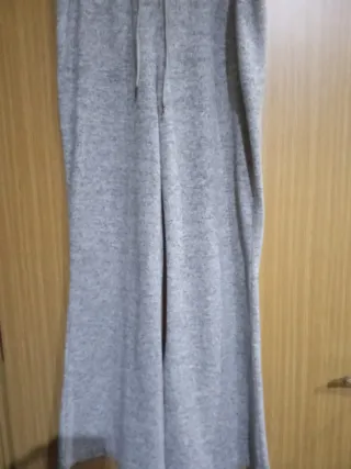Pantalones grises acampanados talla M