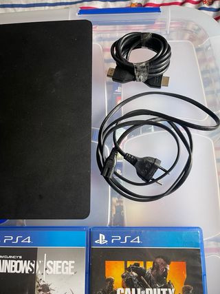 PS4 Slim Negra + 3 Juegos