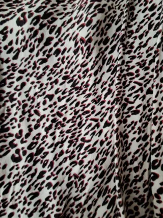 Falda larga estampada beige y negra