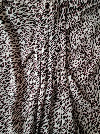 Falda larga estampada beige y negra