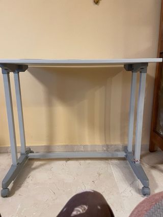 ESCRITORIO, MESA DE ESTUDIO GRIS CON RUEDAS