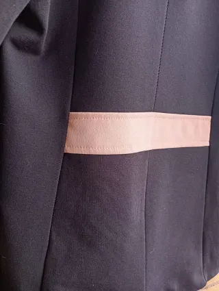 Blazer militar azul con detalles dorados