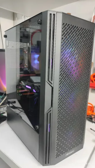 Antec Gaming PC con Ventana Lateral