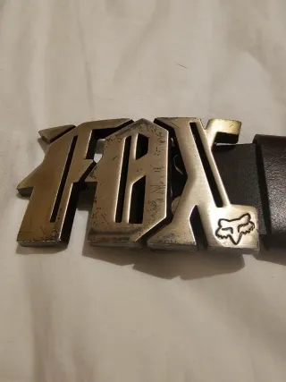 Cinturón Fox con logo