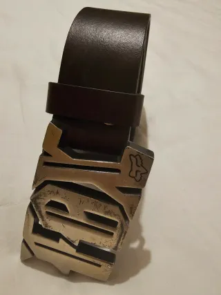 Cinturón Fox con logo