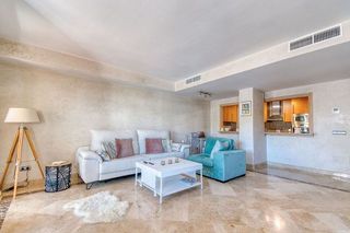 Piso en venta en Puerto de la Duquesa en Manilva