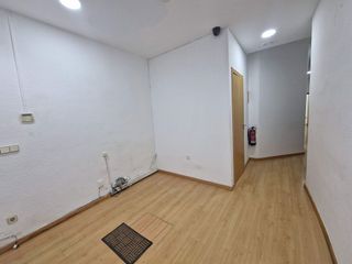 Local comercial en alquiler en Ensanche en Pamplona