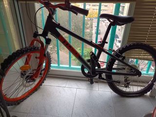 Bicicleta Infantil Negra y Roja