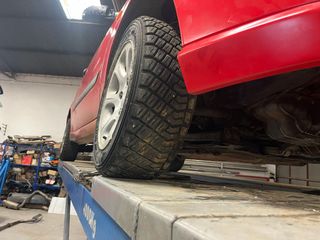 Llantas Saxo VTS con neumáticos tierra MRF