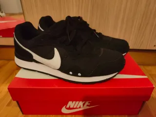 Zapatillas Nike Talla 40 Negras y Blancas