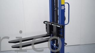 Apilador Manual 1000 Kg - 3000 mm - 16002