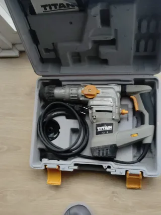Martillo Titan con maletín