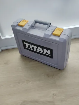 Martillo Titan con maletín