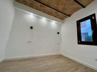 Casa pareada en venta en Sant Antoni en Barcelona