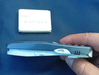 Nokia 3310 - Teléfono Vintage Sin tapa trasera