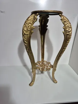 Mesita auxiliar bronce y espejo.