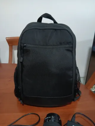 Cámara Canon EOS 2000D + equipo fotográfico