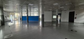 Edificio en alquiler en Centro en Tomares